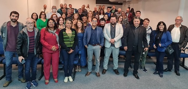 Secretário de Educação Igor de Alvarenga durante encontro com diretores de escolas de Itajubá. Foto: Bianca Gianinni. 